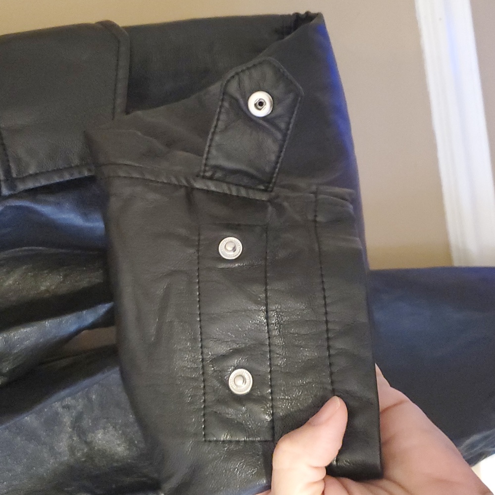 Aritzia Wilfred Modern Cargo Pants Faux Leather In Black Size 00 - Picture 9 of 12